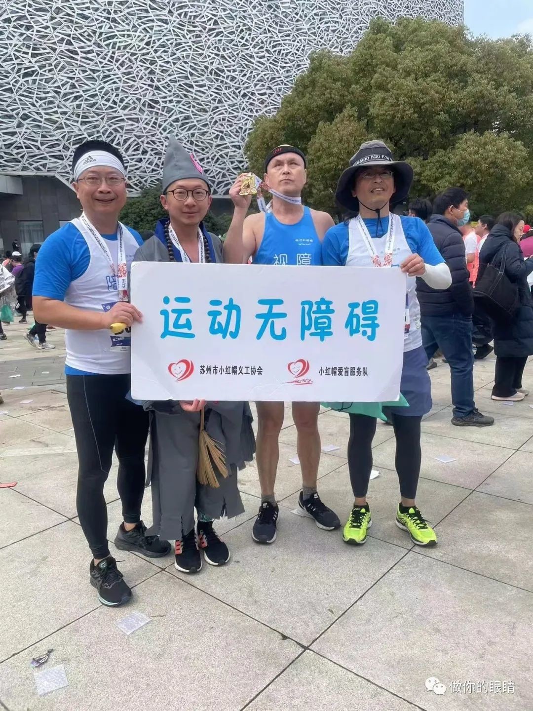 张伟在苏州环金鸡湖半程马拉松赛道上 Wei Zhang Running at the Suzhou Jinji Lake Half Marathon